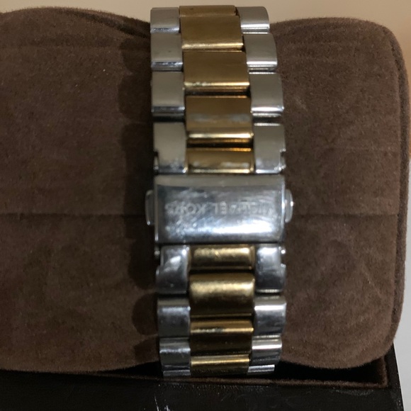 Michael Kors Watch - Picture 4 of 10